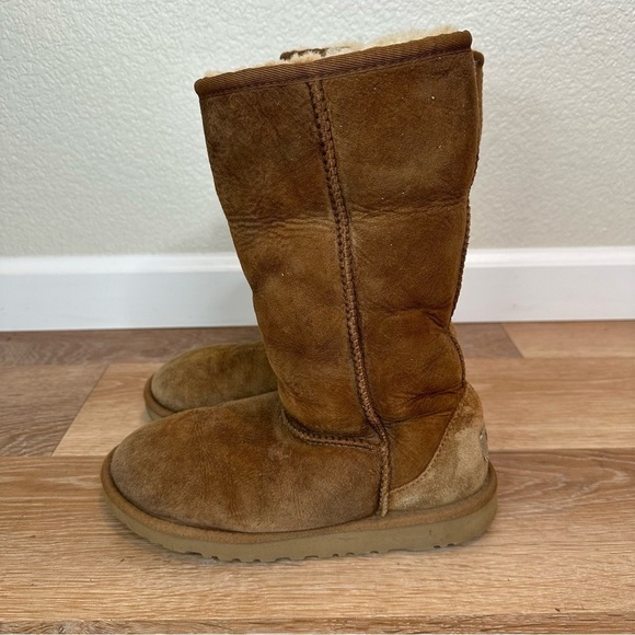 UGG Australia Classic Tall Chestnut Brown Suede Boots, Size 6 - Picture 4 of 11